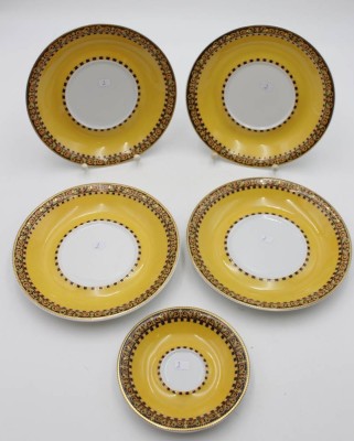 Auktion <br>4x gr. 1x kl. Untertasse, Rosenthal, Versace, Barocco, D-18cm u. 12cm. [1]