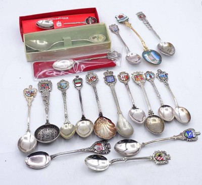 Auktion <br>Konvolut div. Wappenlöffel, versilbert, 19 Stück [1]