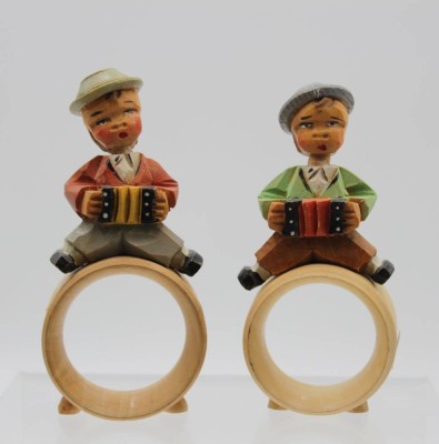 Auktion <br>Paar Serviettenringe, Holzarbeiten, bewegl. Köpfe, ca. H-11cm. [1]