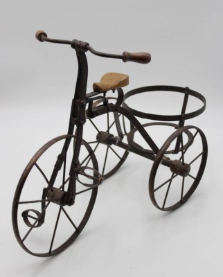 Auktion <br>Deko-Modell, Dreirad, Metall, H-36cm L_50cm. [1]