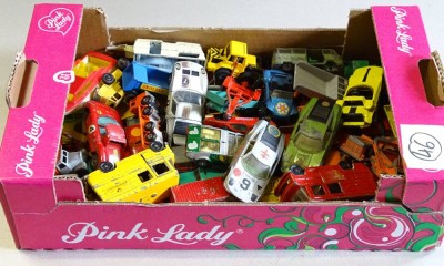 Auktion <br>Karton mit div. Autos, Matchbox, Siku etc. bespielt [1]