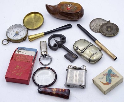Auktion 343<br>Konvolut div. alter Gegenstände, Notizbuch,Tabatiere, Spiegel,Schlüssel etc. [1]
