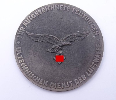 Auktion <br>Medaille für ausgezeichnete Leistungen im technischen Dienst der Luftwaffe , D. 75mm [1]
