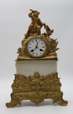 Auktion <br>Tischuhr um 1900, figürliche Bekrönung, Werk defekt, für Bastler, H-40cm B-25cm [1]
