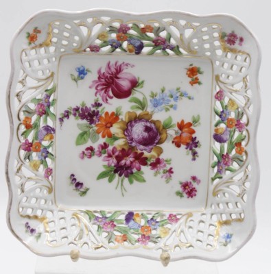 Auktion <br>Durchbruchschale, Schumann, florale Bemalung, Goldrand berieben, H-4,5cm B-20cm. [1]