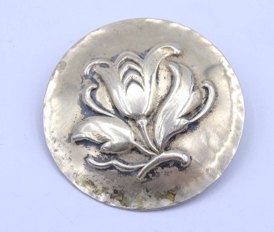 Auktion <br>Runde Silber Brosche mit Blumenmuster, Silber 800/000, D 4,4cm, 12,5g. [1]