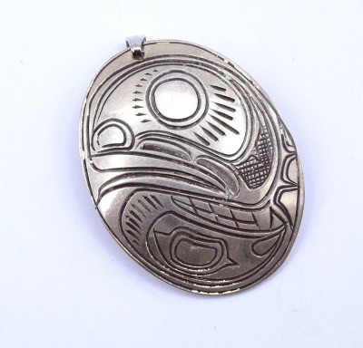 Auktion <br>Silber Anhänger mit unleserlicher Gravur, L. 4,0cm, 7,8g. [1]