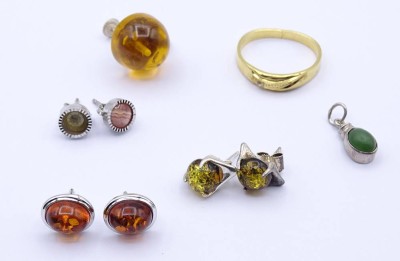 Auktion <br>Silberschmuck, Ohrringe, Anhänger und Ring, Ohrringe einzeln und Paare, zus. 12,5g. ein Stein fehlt [1]
