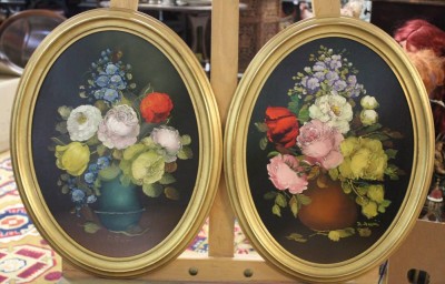 Auktion <br>Paar Stilleben, R.Rosini, Öl/Hartfaser, oval gerahmt, RG 47 x 37cm. [1]