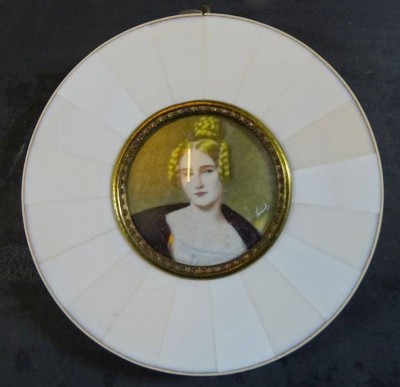 Auktion <br>Miniaturportrait auf Mammut-Elfenbein 