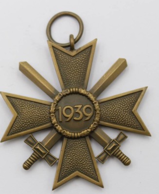 Auktion <br>KVK mit Schwertern, Herst. 