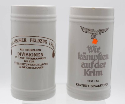 Auktion <br>Paar Bierkrüge, Replikas aus der Zeit des 3. Reiches, 1x bestossen, ca. H-15,5cm. [1]