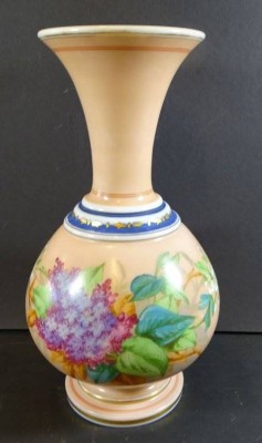 Auktion <br>Biedermeier-Vase, Überfangglas mit floraler Bemalung, H-30 cm, leichte Altersspuren [1]