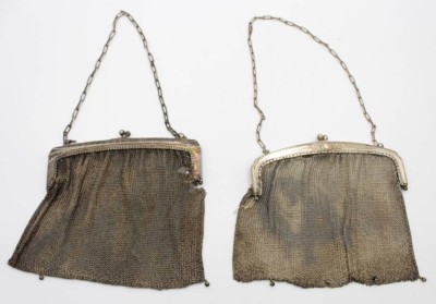 Auktion 369<br>2x Kettentaschen, 19. Jhd., jeweils mit starken Beschädigungen, ca. 17 x 16cm. [1]