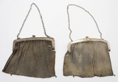 Auktion 369<br>2x Kettentaschen, 19. Jhd., jeweils mit starken Beschädigungen, ca. 17 x 16cm. [1]