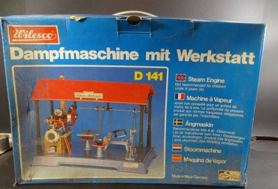 Auktion <br>Wilesco Dampfmaschine D 141 mit Werkstatt in OVP, Karton mit Läsuren, ansonsten sehr gut, H-33 cm, B 44cm [1]