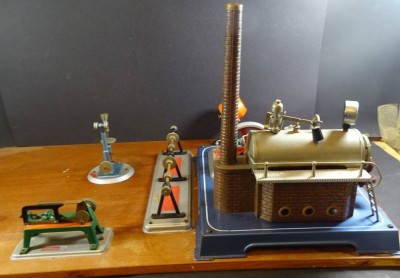 Auktion <br>Wilesco Dampfmaschine D16 el mit 3 Anwendungen (wird ohne Brett versandt) [1]