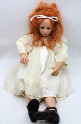 Auktion <br>gr. Künstler-Puppe, Jan Garnett 1992, Shelby, ca. H-70cm. [1]