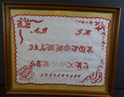 Auktion <br>Stickmustertuch, gerahmt/Glas, RG 26x31 cm [1]