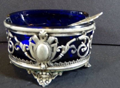 Auktion <br>Saliere, versilbert, mit Löffel, Glas zerbrochen, H-3 cm, B-6 cm [1]