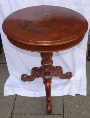 Auktion <br>runder Beistelltisch, Gebrauchsspuren, H-60 cm, D-50 cm [1]