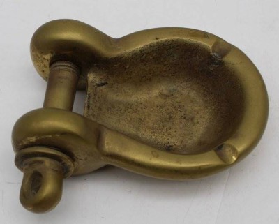 Auktion 343<br>maritimer massiver Bronze-Ascher in Form eines Schekels, 11x14 cm [1]