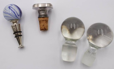 Auktion <br>4x Flaschen-Stöpsel, 1x Mrano, 1x WMF, 2x farbloses Glas diese Hals D-3cm u. 2,5cm. [1]