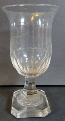 Auktion <br>altes Glas auf eckigen Stand, 19.Jhd. [1]