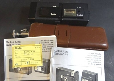 Auktion <br>ROLLEI A 26 Analogkamera  und C26 Blitzgerät mit Bedienungsanleitungen und Stativ in Lederhülle [1]