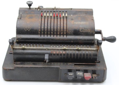 Auktion <br>alte elektr. Rechenmaschine, Hamann Elma, Altersspuren, div. Beschädigungen, Funktion nicht geprüft, H-16cm B-26cm. [1]