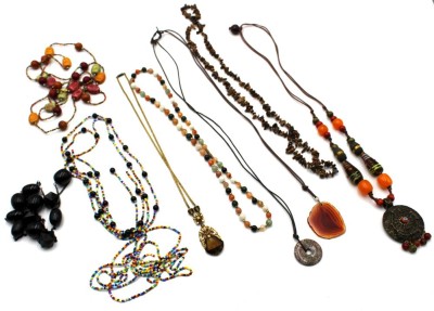 Auktion <br>kl. Konvolut div. Modeschmuckketten [1]