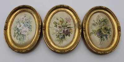 Auktion <br>3x oval gerahmte Seidenbilder, Blumen , je RG 17,5 x 13,5cm. [1]