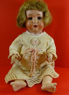 Auktion 344<br>Mädchenpuppe mit Porzellankopf 