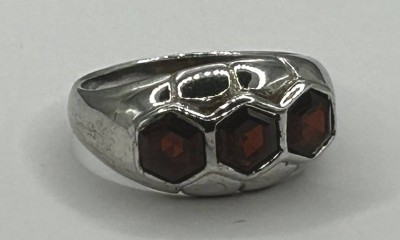 Auktion 370<br>Silberring -925-mit 3 roten Steinen, RG 57, 5,6 gr. [1]