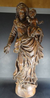 Auktion 370<br>Holz Madonna mit Kind auf Halbkugel mit Schlange, wohl süddeutsch um 18.Jhd., alte Wurmschäden, H-76 cm [1]