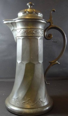 Auktion 367<br>hoher Schenkkrug 