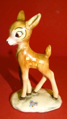 Auktion <br>Bambi von Goebel, wohl Vorkrieg, H-10 cm, ein Ohr geklebt [1]