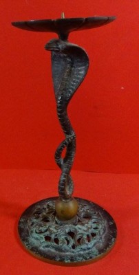Auktion 345<br>Bronze Kobra als Kerzenhalter, H-26 cm, patiniert [1]