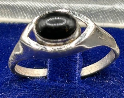 Auktion 373<br>offener Silberring mit schwarzen Cabouchon, -835-, 3 gr. [1]