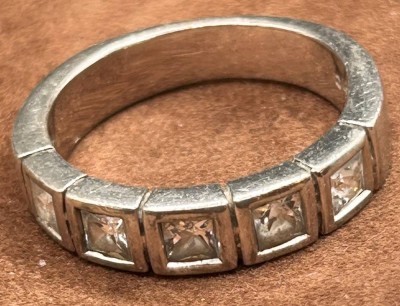 Auktion 373<br>Silberring-925- mit 5 klaren Steinen, RG 56, 5,3 gr. [1]