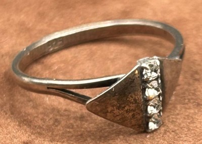 Auktion 373<br>Silberring-925- mit klaren Steinen, RG 51, 1,1 gr. [1]