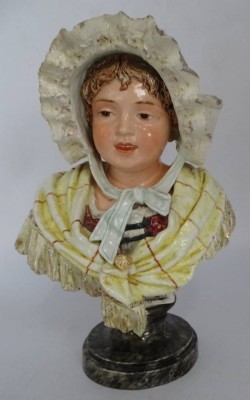 Auktion 345<br>grosse Majolika-Büste eines Mädchen, einige Bestossungen, H-32 cm [1]