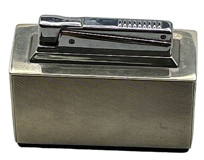 Auktion 368<br>Tischfeuerzeug KW ( Karl Wieden ) -mit massiven Silbermantel, S-925-, funktionstüchtig, 275 gr. [1]