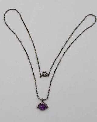 Auktion 361<br>835er Silberkette mit kl. Anhänger, lila Farbstein, zus. 4gr., L-44cm, Anhänger 1,2cm. [1]