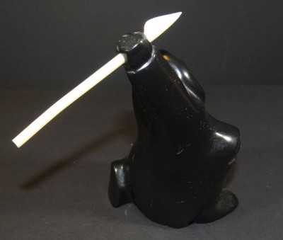 Eskimo-Schnitzerei, schwarzer Stein, Canada, H-11 cm