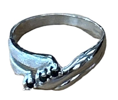 Auktion 356<br>Silberring-925- mit 3 schwarzen Steinen, RG 55, 2,8 gr [1]