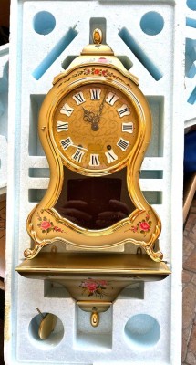Auktion 358<br>Neuenburger Pendule mit Konsole, 