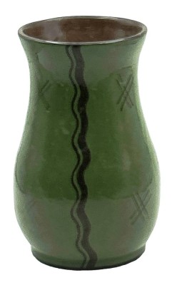 Auktion 347<br>Kunstkeramikvase, grün mit schwarzen Wellenlinien, H-15 cm [1]