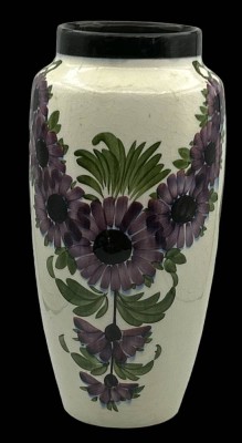 Auktion 347<br>hohe Vase mit Blumenmalerei, H-28 cdm, Bodenmarke Elmshorn [1]