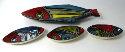 Auktion 347<br>3 kleine, 1 grössere Fajence Schale, Fischdekor und Form, L-27 und 12 cm [1]